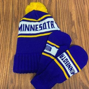 MN Vikings vintage pom knit hat and matching mittens